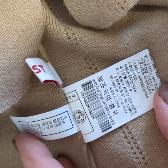 LIST - Women's Tan Knit Turtle Neck w/back buttons - M - Picture 8 of 12